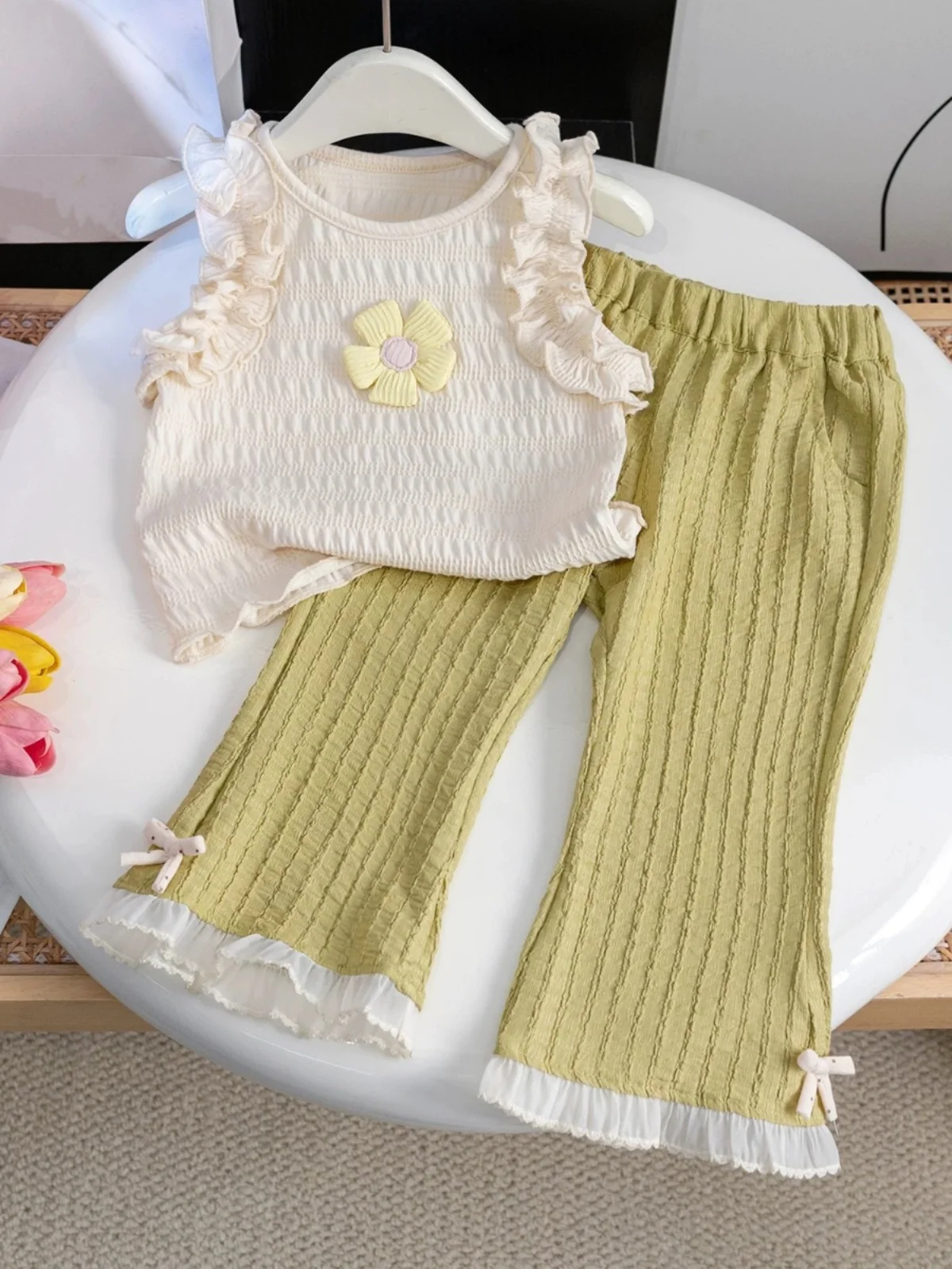 

Мягкий хлопковый жилет для девочек, комплект футболок с милым цветочным принтом, расклешенные брюки, комплект из двух предметов, лето 2024, ансамбль Faion