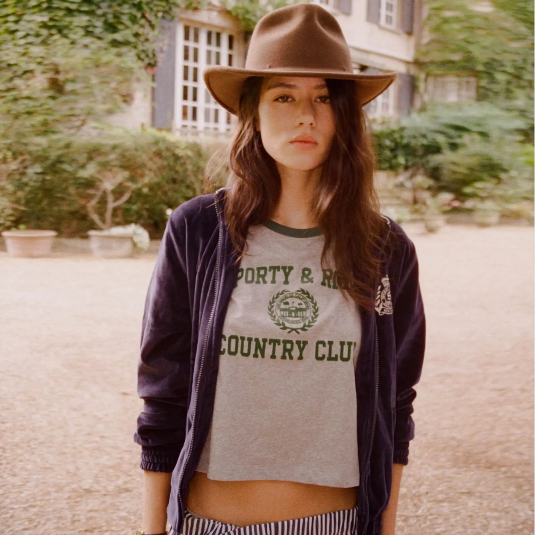 

25. летняя новая североамериканская нишевая классическая футболка с буквенным принтом, серая рукава контрастного цвета, короткая женская футболка с коротким рукавом