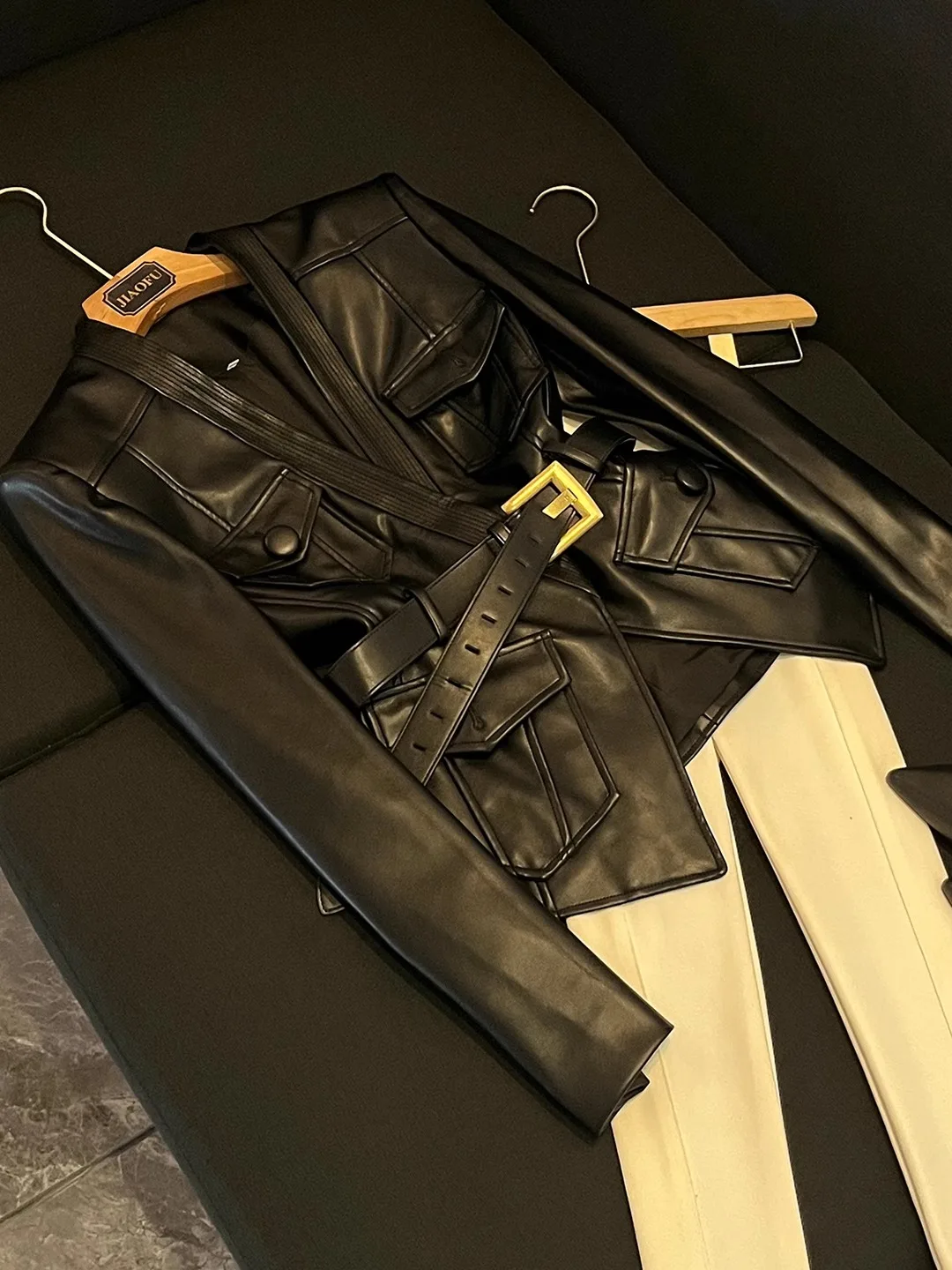 Cappotto Jaet in pelle slim fit con cintura Faionable Inizio autunno Nuovo Sle Celebri Abborsato Capispalla in pelle sintetica per giovani