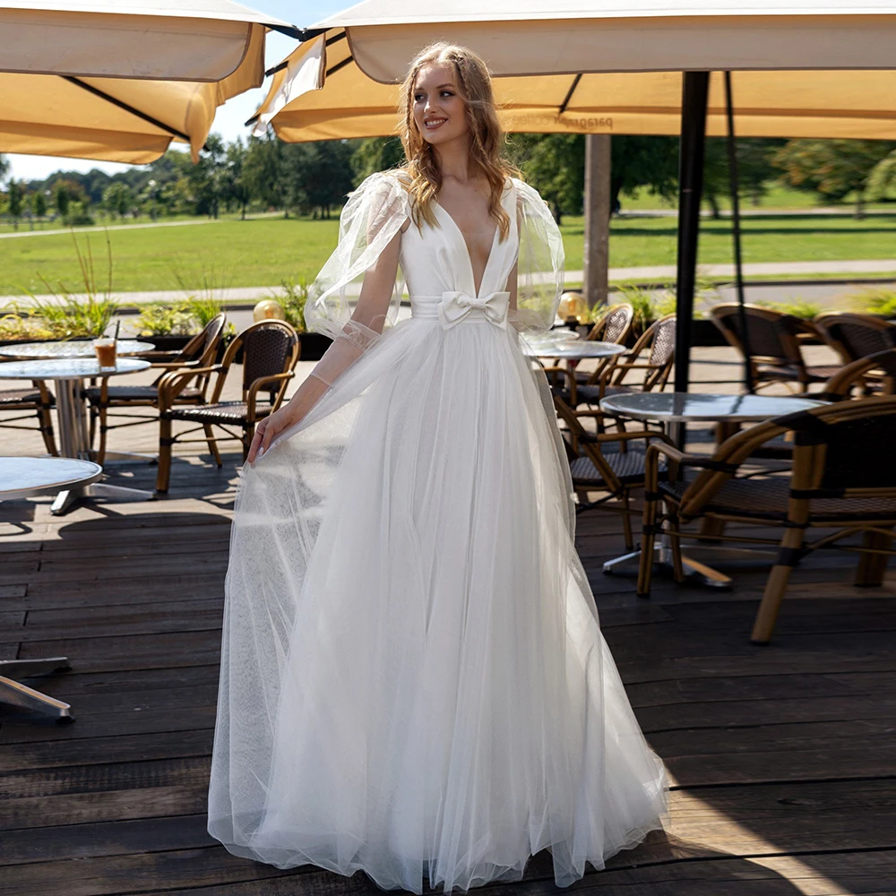 Vestidos de novia elegantes de tul con cuello en V, mangas largas, línea A, apliques plisados, botón trasero, tren de barrido