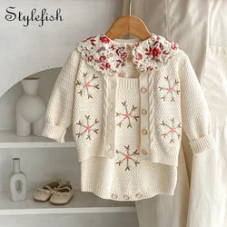 Autumn new 0-3 year old baby clothing color snowflake embroidery knitted set long sleeved jacket+jumpsuit