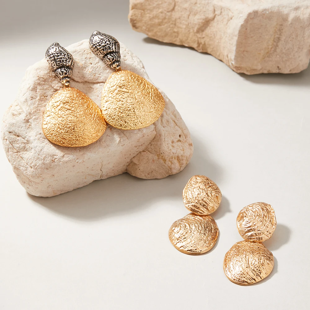 

2025 Coastal Bohemian Zinc Alloy Gold Textured Seashell & Disc Earring Jewelry free shipping