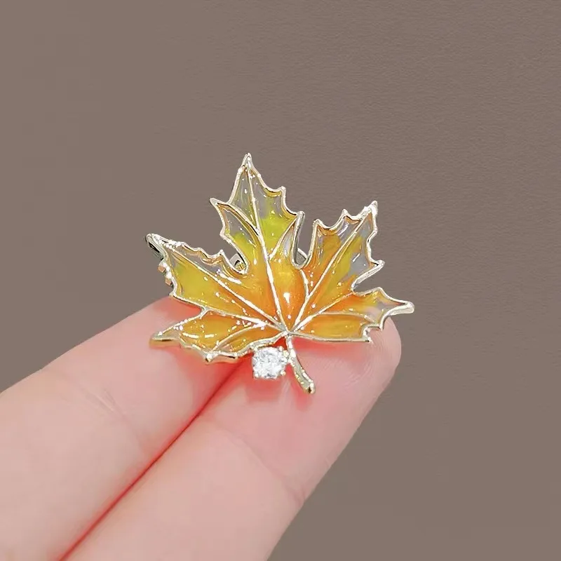 

Color Painted Maple Leaves Design Metal Brooch Pin Zircon Decoration Gold Color Collar Lapel Brooches Pins Women Party Jewelry