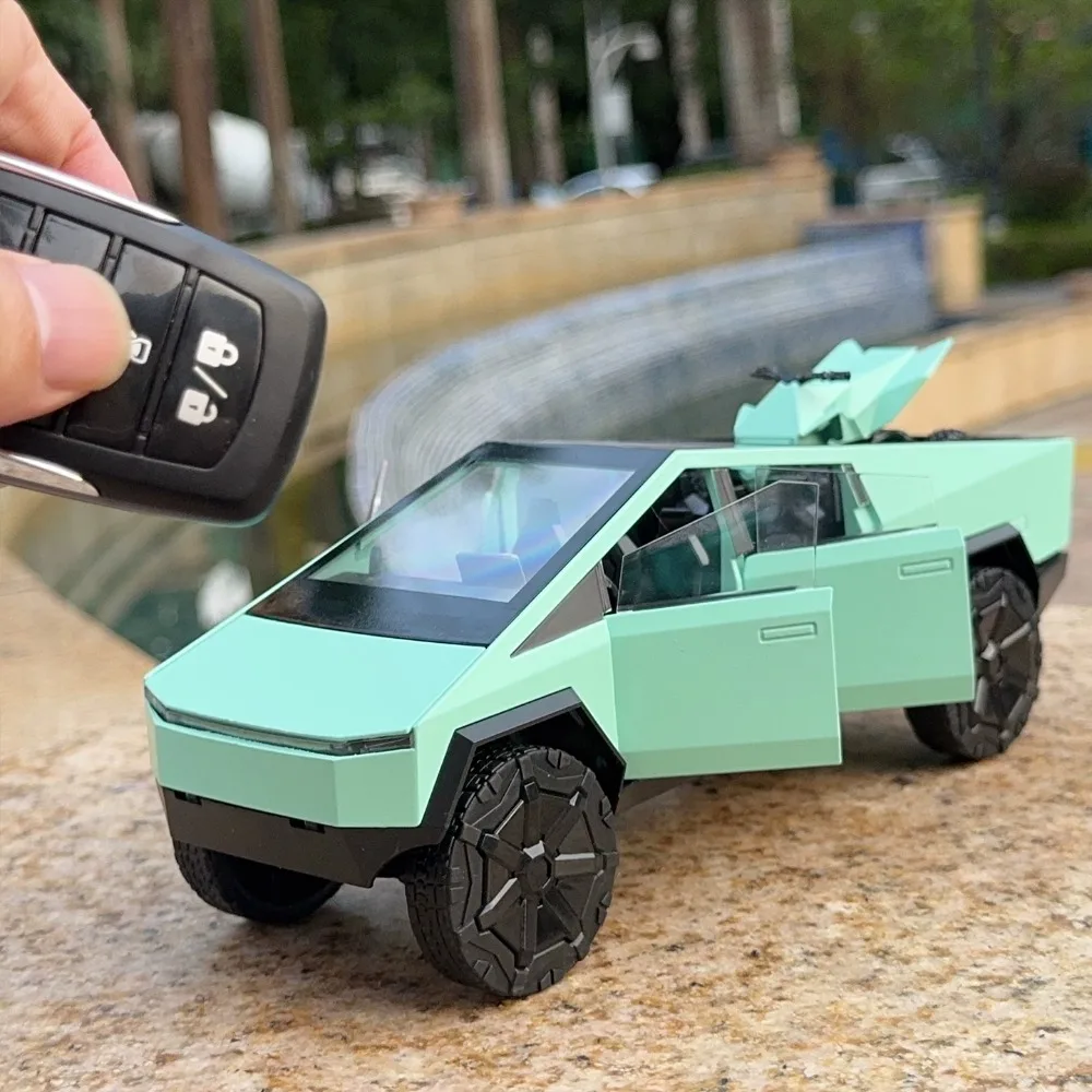 1:24 Scale Pickup Truck LM300H Model Toy Car Doors Opened Alloy Body Front Wheel Steering Miniature Vehicles Ideal Ornament