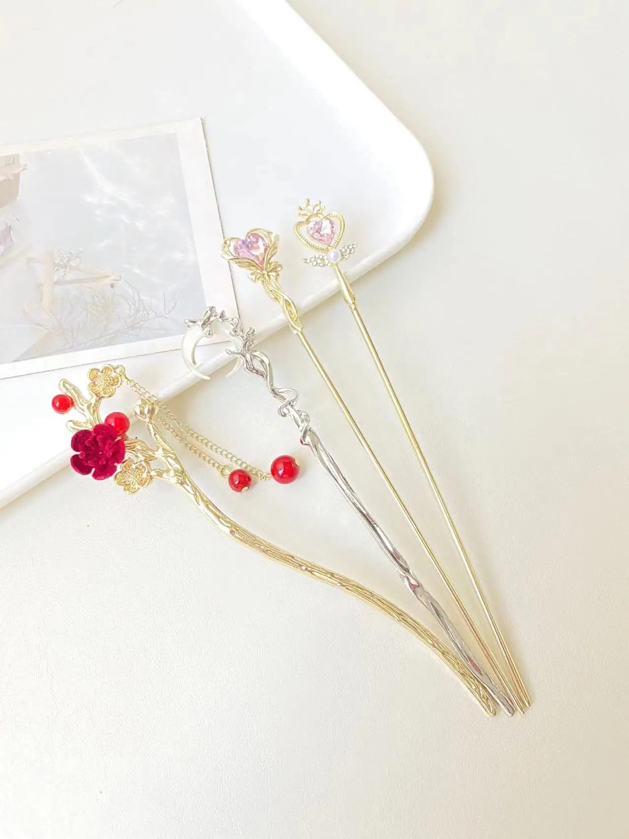 

4 шт. изысканные палочки для волос (золото с цветами, драгоценные камни в форме сердца, серебряная полумесяц) для женщин и девочек, вечерние аксессуары для волос