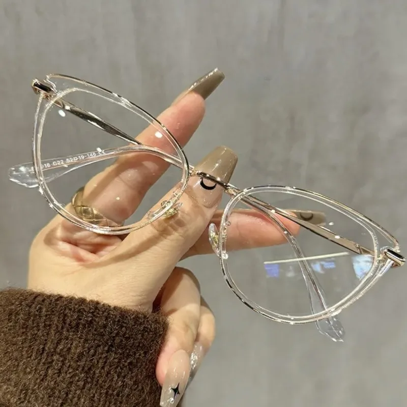 Ein Paar modische Cat-Eye-Brillen mit Blaulichtfilter und flachen Gläsern für Damen, Retro-Stil, einzigartige Dekoration, Weihnachtsgeschenk – Detail 4
