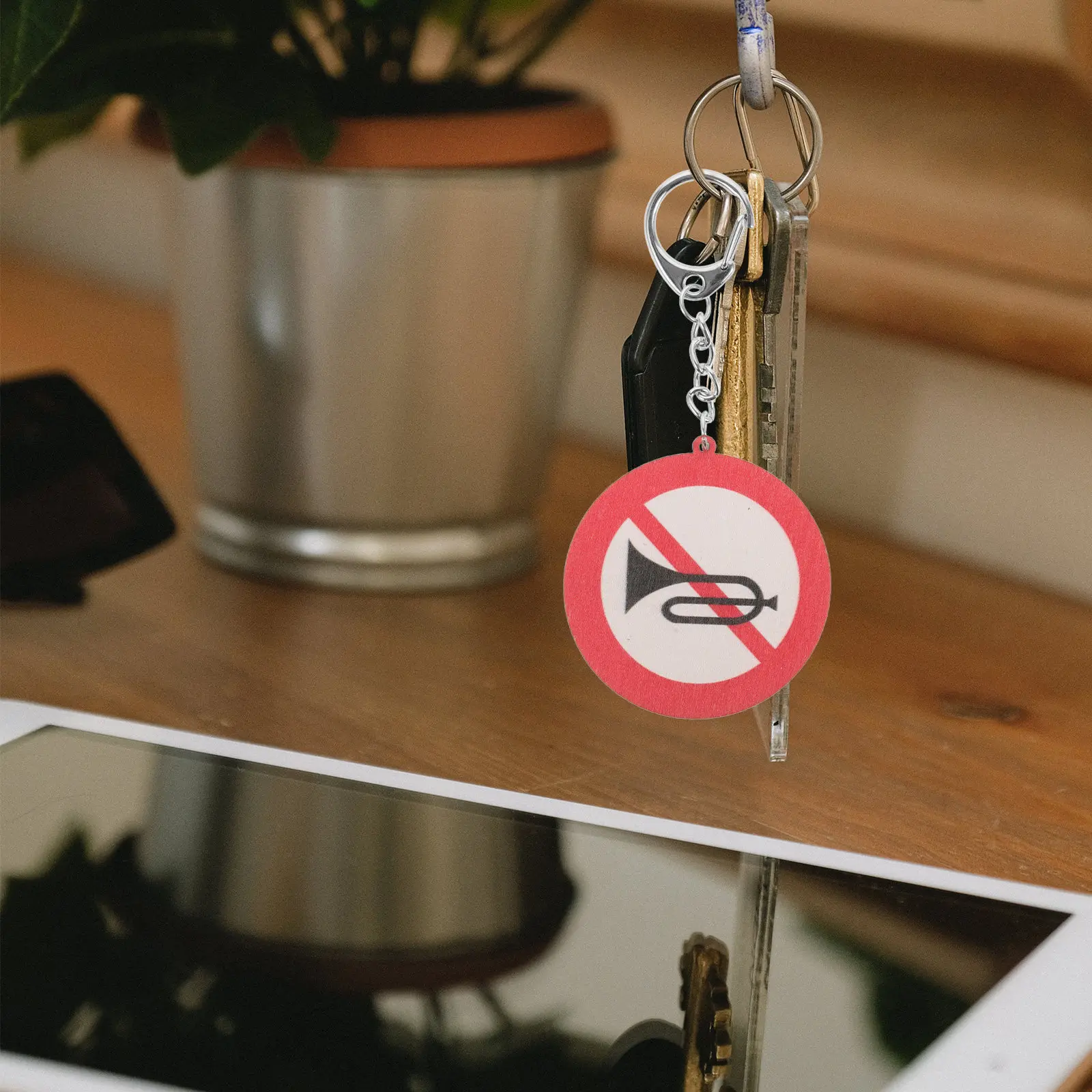 No Honking Traffic Sign Keychain Keychain Pendant Key Ring for Car House Keys Purse Bag Backpack Handbag Luggage Wall Hanging