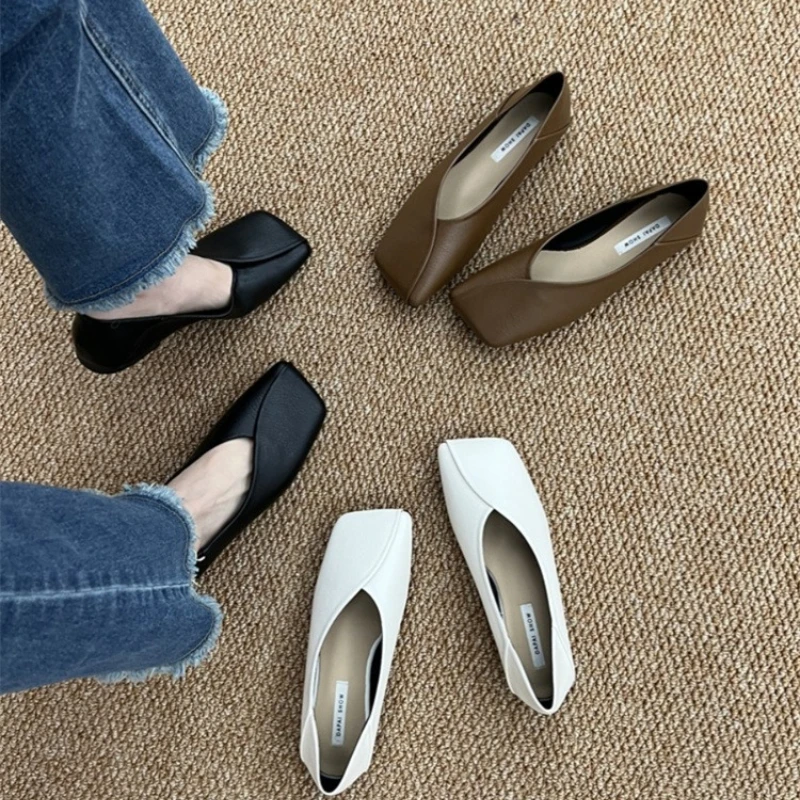 

Простая универсальная обувь без шнуровки с квадратной головкой большого размера, женская обувь на плоской подошве, летняя новая стильная удобная обувь 2025 года