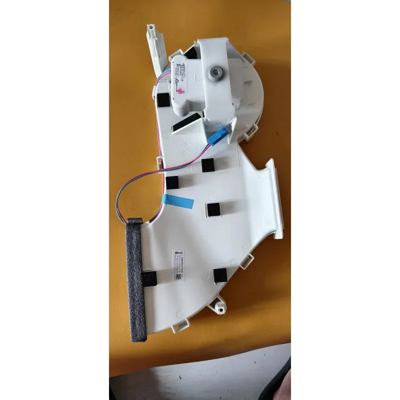 

Подходит для холодильников Siemens: вентиляторный двигатель для морозильной камеры 9В, артикул 9000573911