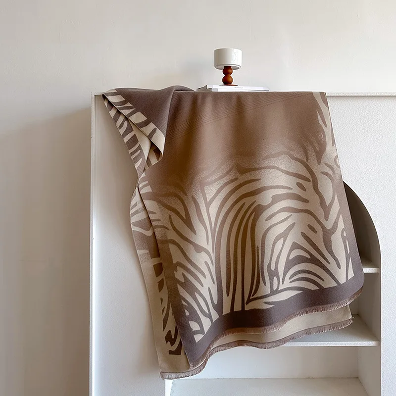 スカーフ女性の高級レトロストライプ落書き模造カシミヤスカーフ韓国スタイルカジュアル冬カシミヤショールファッション