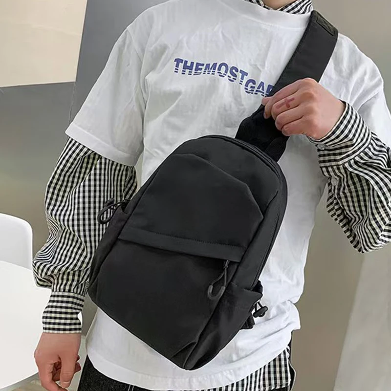 Tas Warna Netral Cocok untuk Aktivitas Sehari-hari dan Olahraga. Termasuk Tas Selempang dan Tas Bahu.