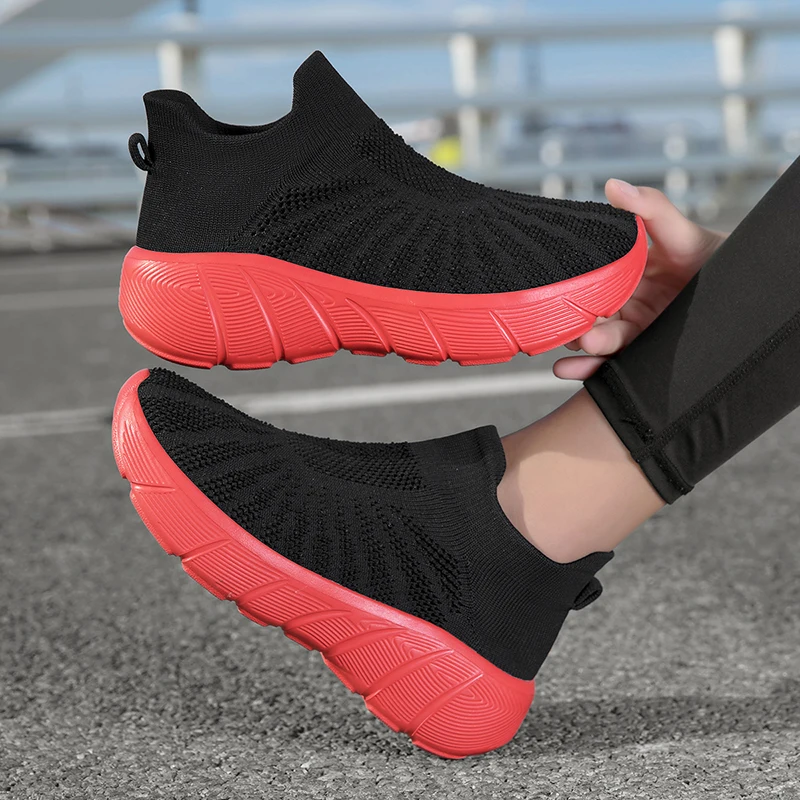 2025 Summer Mesh man shoes Lightweight Sneakers Men Casual Sneaker woman Shoes Breathable Mens Walking Shoes Fashion Socks Shoes