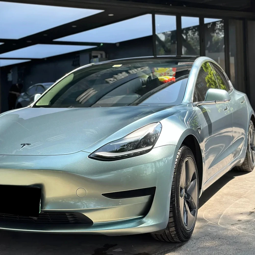 

Защитная пленка для поверхности автомобиля из ТПУ. Стоимость за метр. Прочная защитная пленка для поверхности автомобиля.