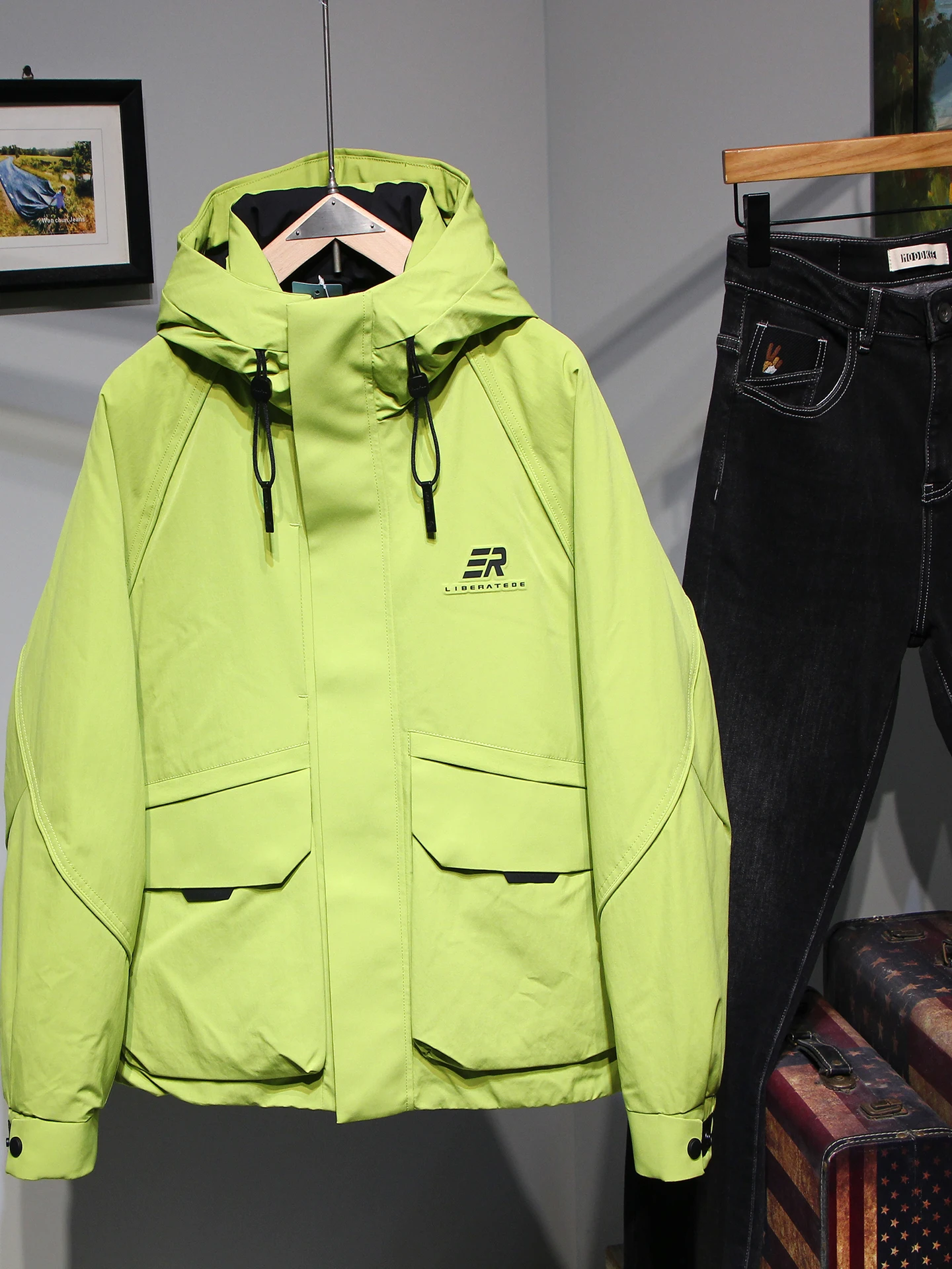 

Новая зимняя мужская теплая пуховая куртка свободного кроя с капюшоном, повседневная, молодежная, из полиэфирного волокна, 3D ветрозащитная, с наполнителем из белого пуха