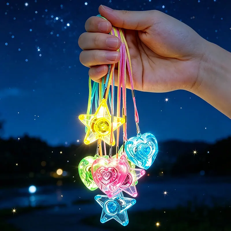 10 peças de pingentes de colar LED que acendem, em formato de estrela e coração, brilhantes e piscantes, brinquedo para festas, decoração para festas de Natal e casamentos.