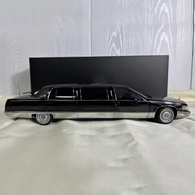 Xiaoguang alloy full open 1:18 Wood extended version car model