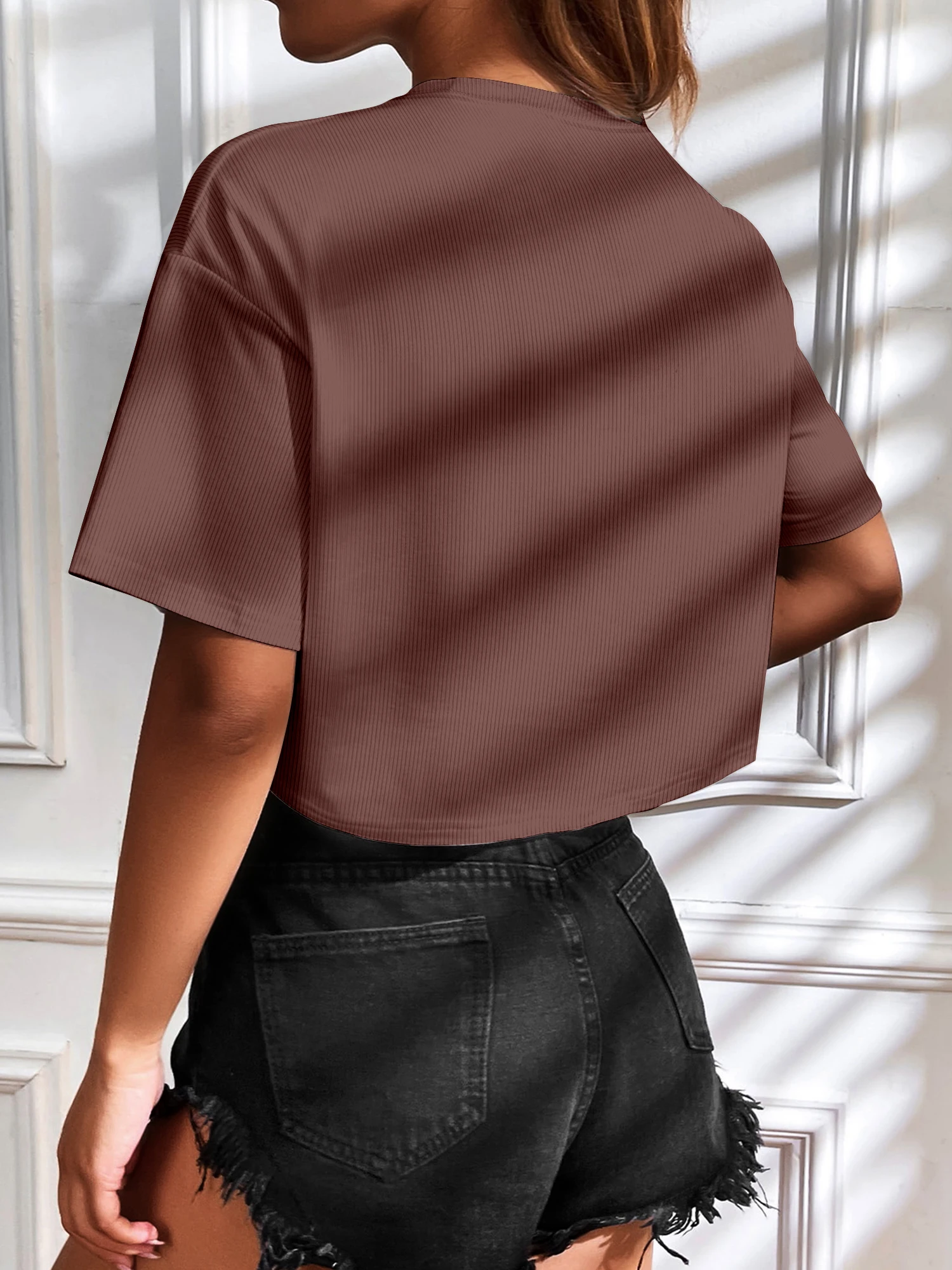 Damen-T-Shirt in Uni-Farbe mit kurzen Ärmeln, College-Stil, lässiges Crop-Top – Detail 14