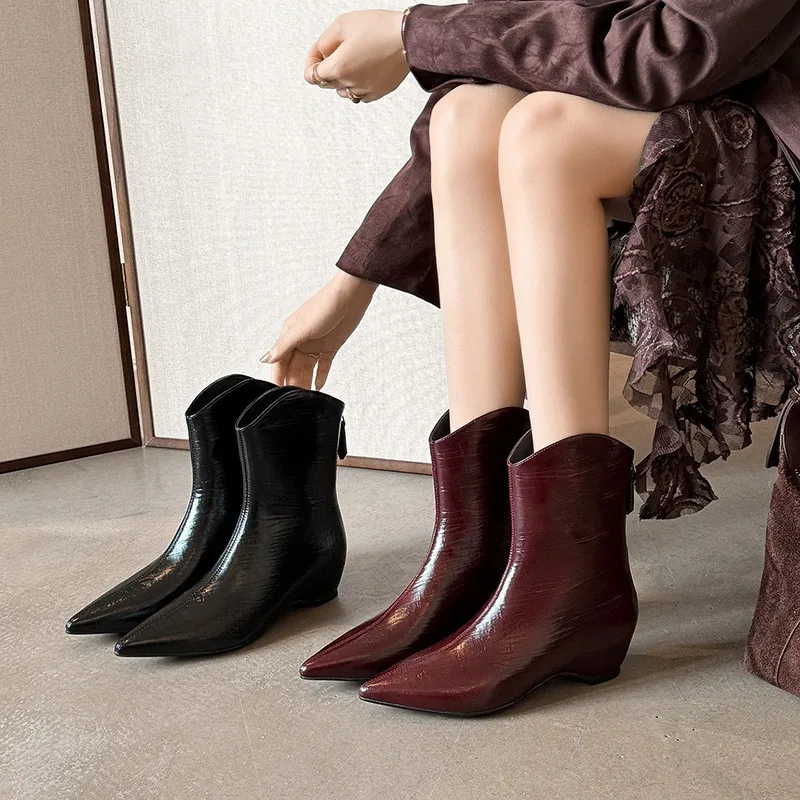 

Новые осенне-зимние женские ботинки из спилка, ботинки с острым носком для женщин, модная женская обувь, ботинки челси с внутренним приподнятым носком