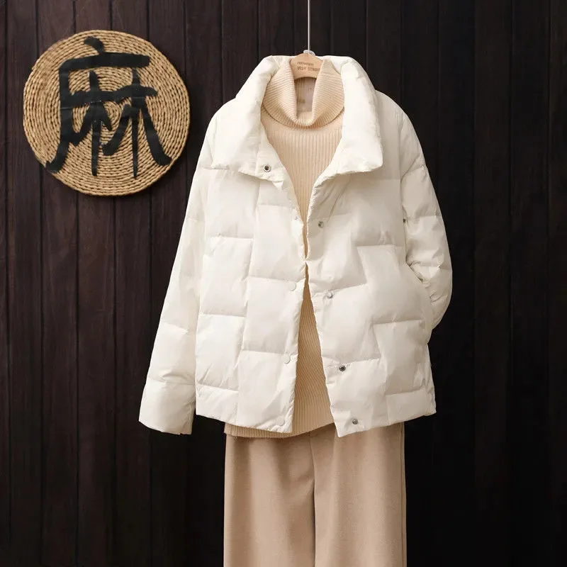 

2023 White Duck Down Short Down Coat Women's New Fashion Simple Versatile Stand up Collar Foreigner Lightweight Bread Loose Coat