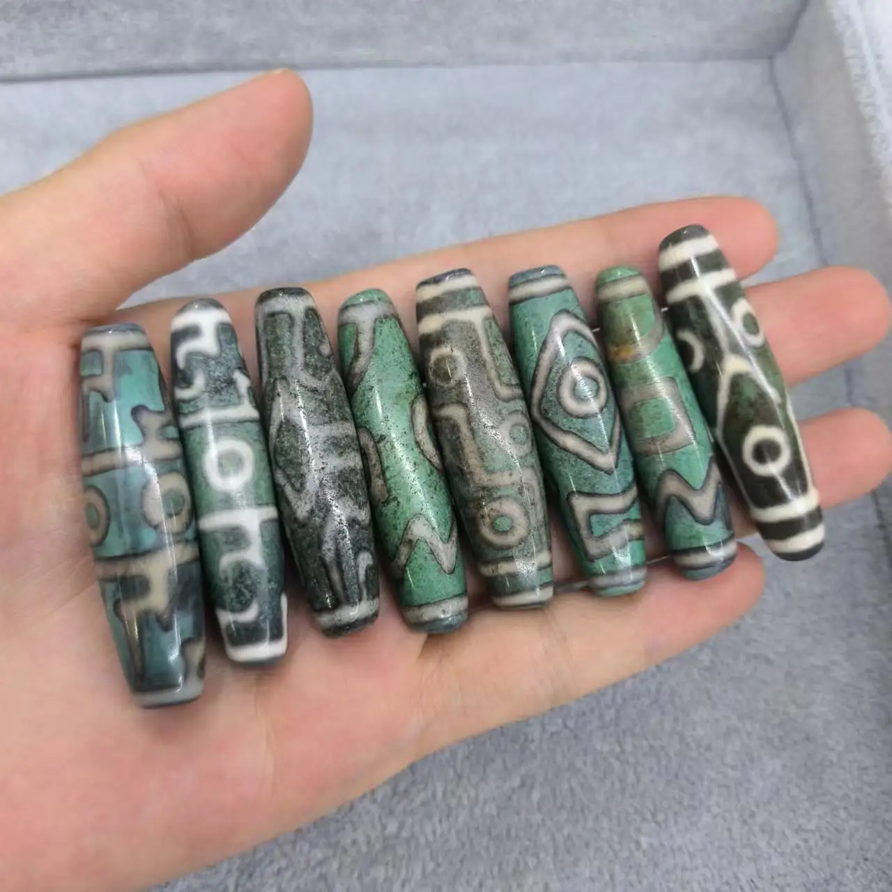 

22pcs/lot natural agate dzi wholesale rare and precious highland barley green lightning dragon ancient Various patterns handmade