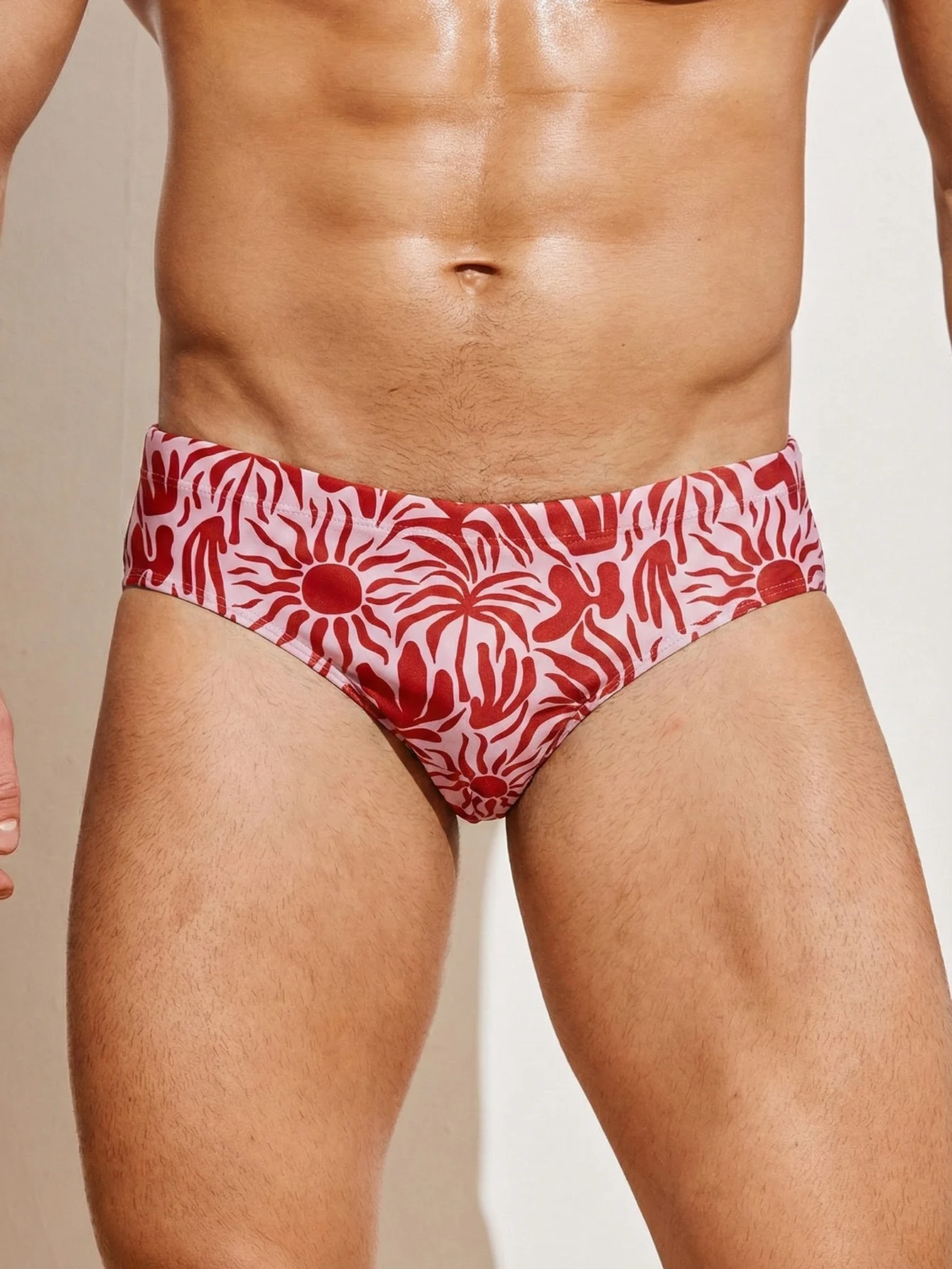 Men's printed sports triangle swimming trunks, high elasticity speed dry breathable swimming trunks, essential for beach swimmin