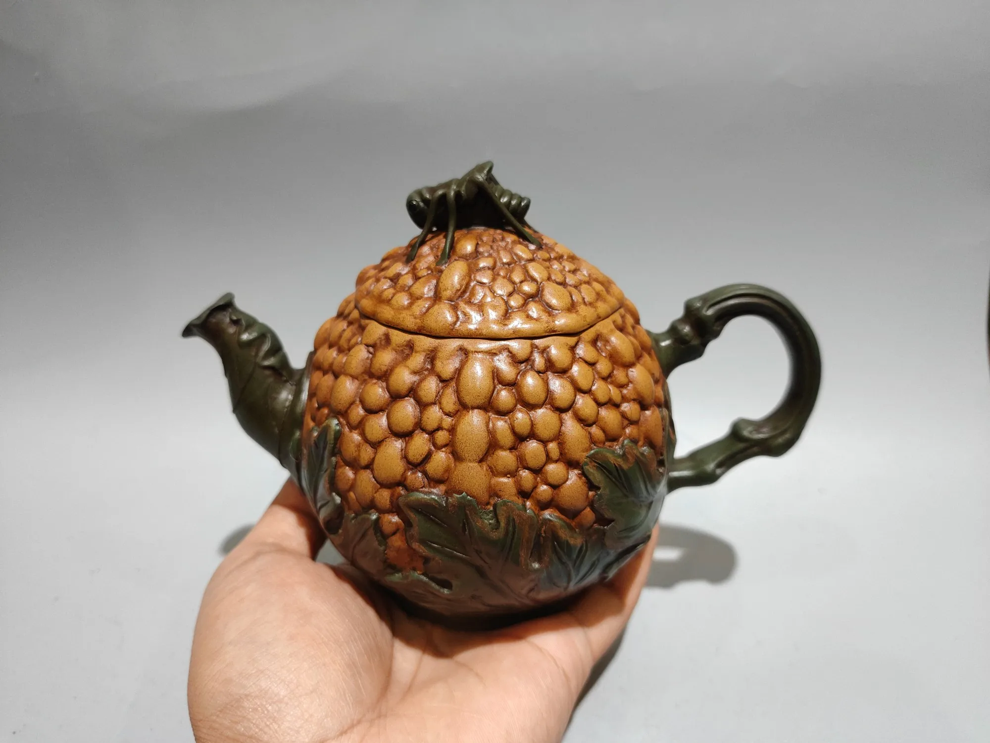 Yixing Purple Clay Many children, many blessings Grasshopper statue cover Melon shaped pot  Kettle Teapot Pot Tea Ornaments