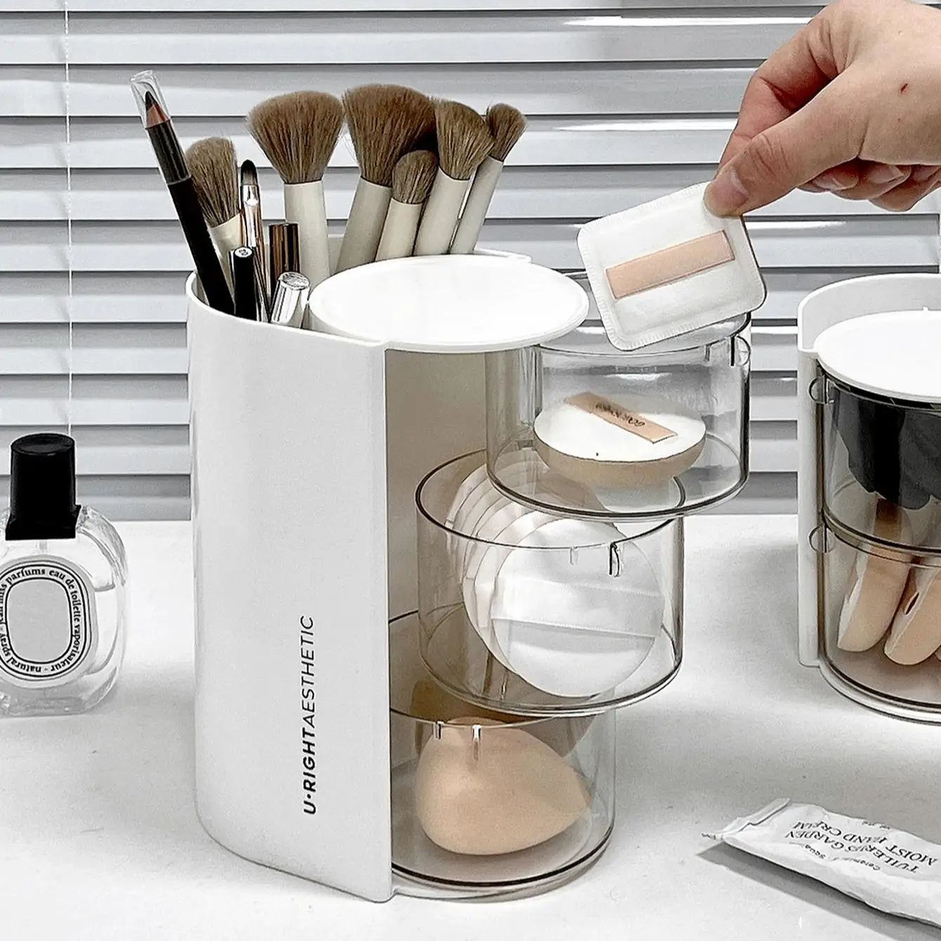 Desktop Rotating Makeup Brush Storage Cylinder, Powder Puff, Eyebrow Pencil, Beauty Egg, Dustproof Cosmetics Storage Box