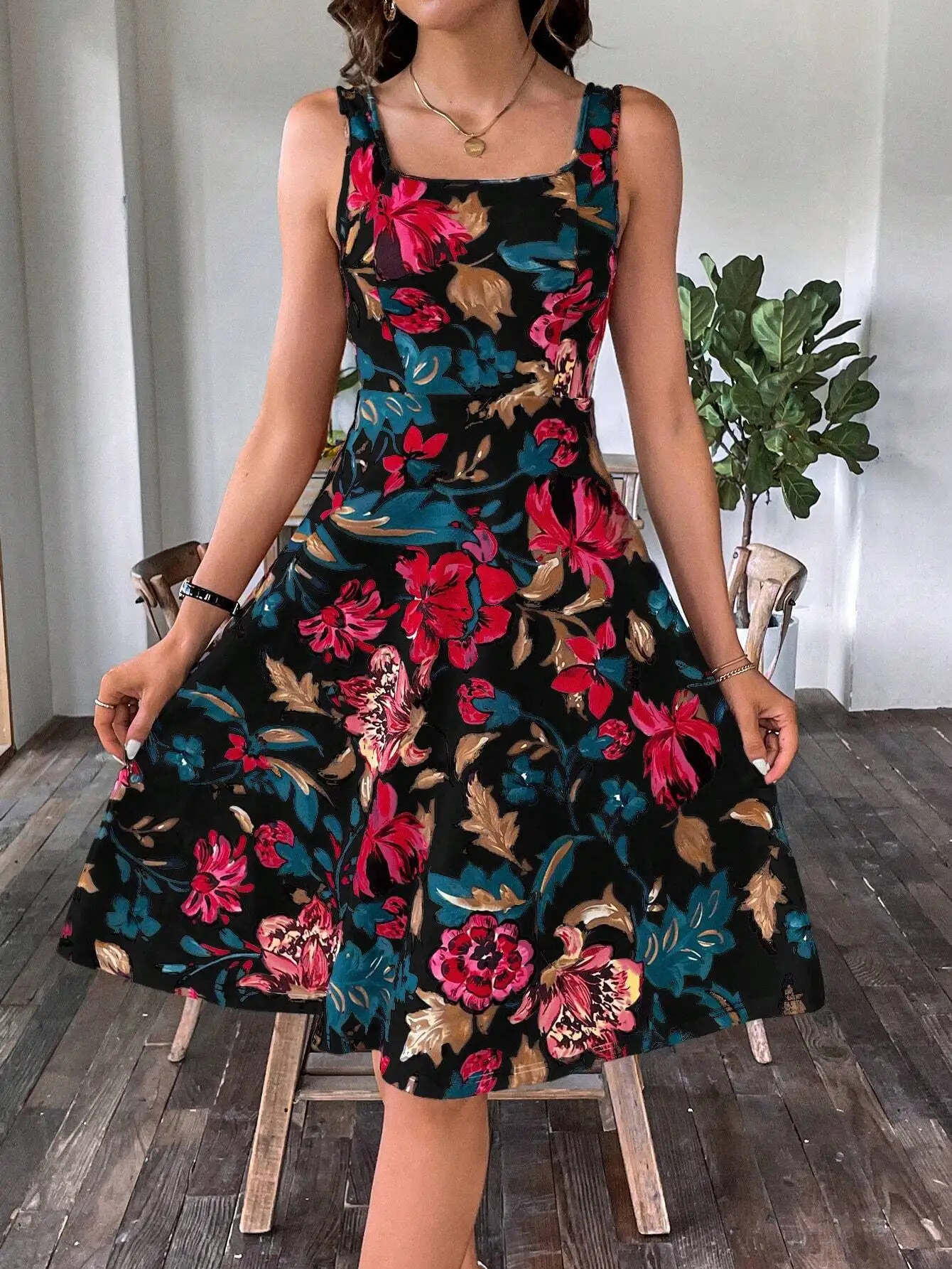 

Женское платье А-силуэта без рукавов с квадратным вырезом и цветочным принтом