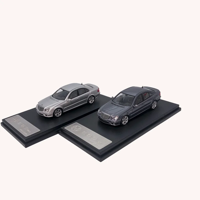 Novo em estoque mk modelo 1:64 mercedes benz e63 w211 carro liga miniatura diecast mercedes quatro olhos ornamentos brinquedos personalizados crianças presente
