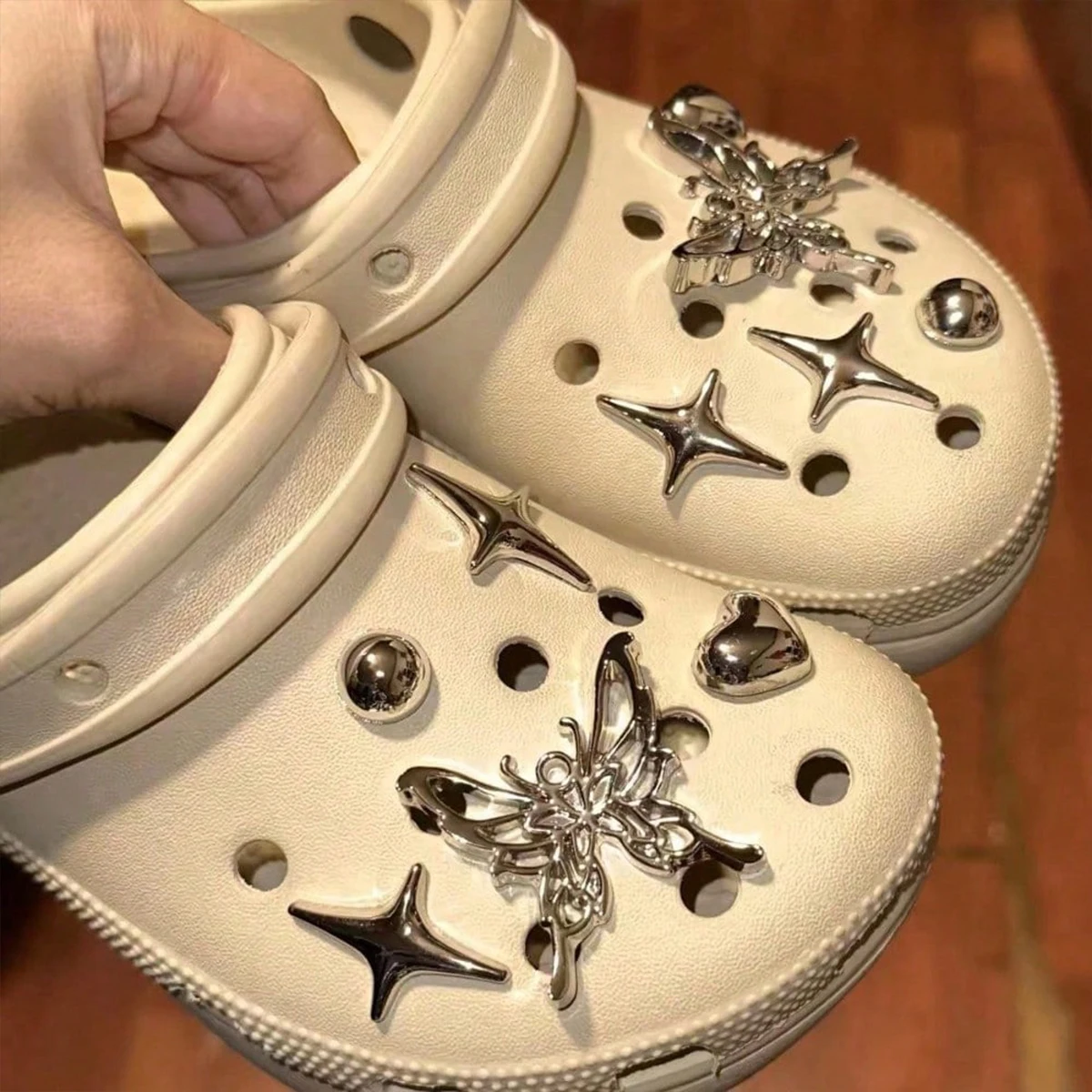 Schuh-Charms für Clogs in Silberfarbe, DIY-Accessoires, Niedliche & Trendige Schmetterling-Perlenketten, Blumen- und Tierdekoration, Modisch für Sandalen – Detail 2