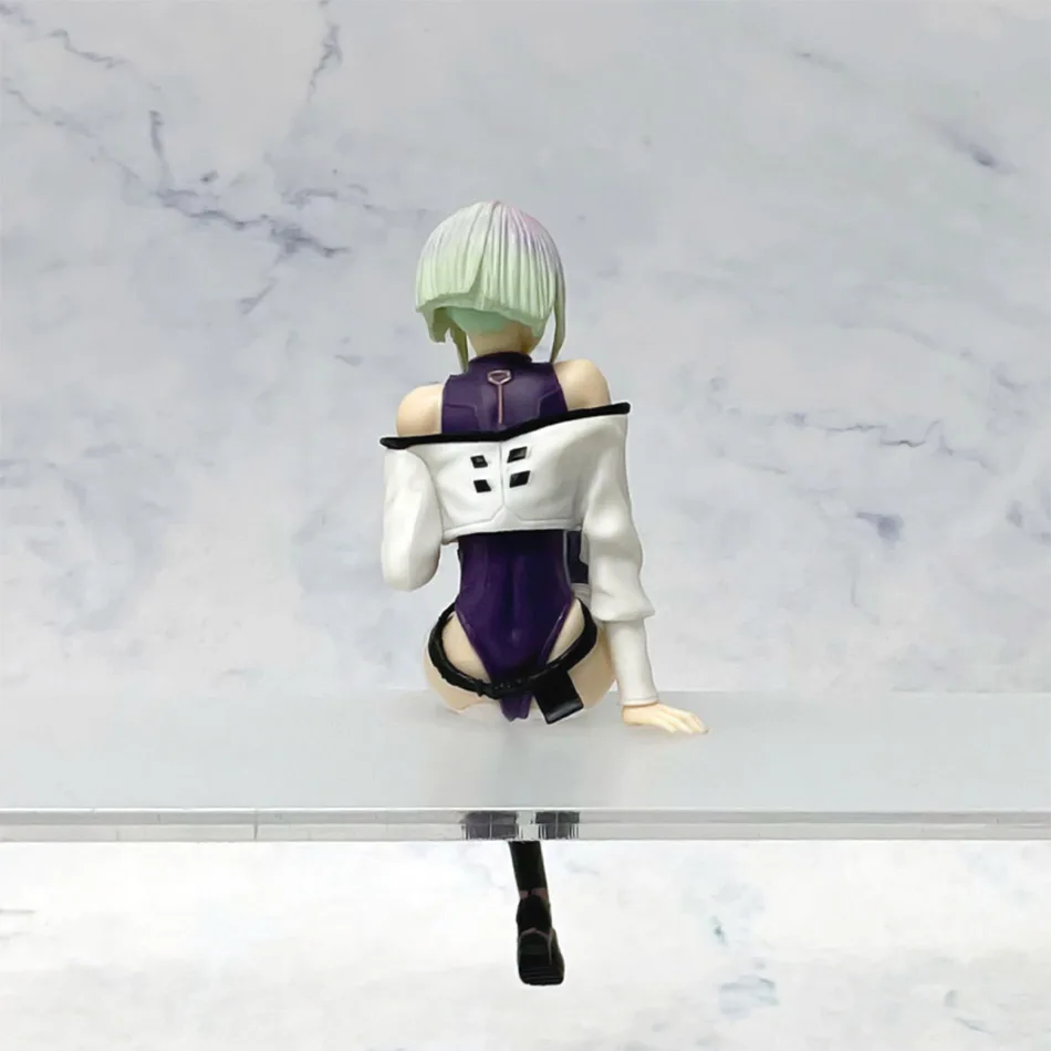 在庫あり ホットセール サイバーパンク ルシー 17cm 座りポーズ PVC アニメ フィギュア コレクタブル モデル おもちゃ ギフト 新年プレゼント