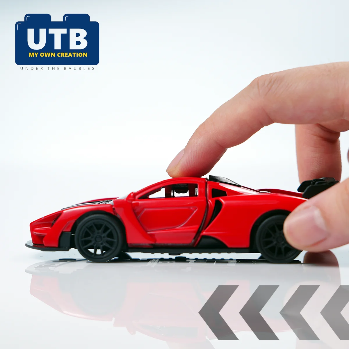 1:43 New Red Alloy Die-Cast Sports Pull-Back Racing Car Model Toy with Openable Doors, Realistic Ornament, Gift for Boys' Birthday, Christmas, and Holidays