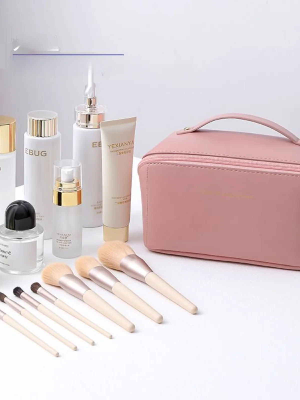 Women's Large Capacity Travel Cosmetic Bag Portable High-End Makeup Organizer Storage Pouch for Toiletries And Beauty Essentials