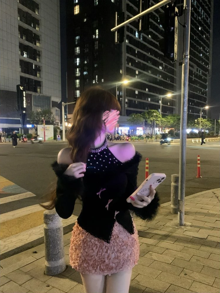 

Осенне-зимний новый комплект из двух предметов: топ с открытыми плечами и юбка-пеленка в стиле «чистое желание» для женщин.