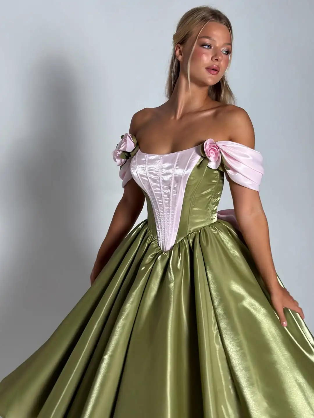 OEING Einfaches Kontrastkleid in A-Linie, schulterfreies 3D-Blumen-Midi-Partykleid, Korsett-Cocktailkleid, individuell anpassbar