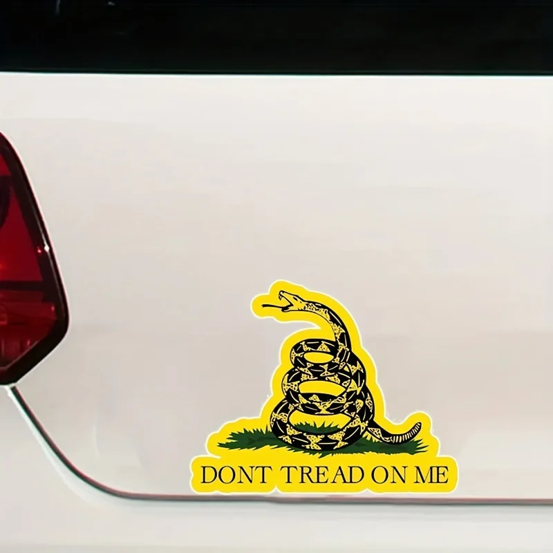 Gadsden العلم لا تخطو علي ملصق فينيل ملصق مائي لسيارة شاحنة SUV فان نافذة الوفير جدار الكمبيوتر المحمول اللوحي كوب بهلوان وأي Sm