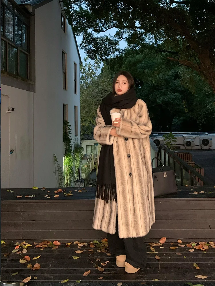 Prawdziwy płaszcz z futra lisa 2025 Jesień Zima Luksusowy, gruby, ciepły płaszcz z kapturem z prawdziwego futra królika, długi płaszcz damski z naturalnego futra Wh20