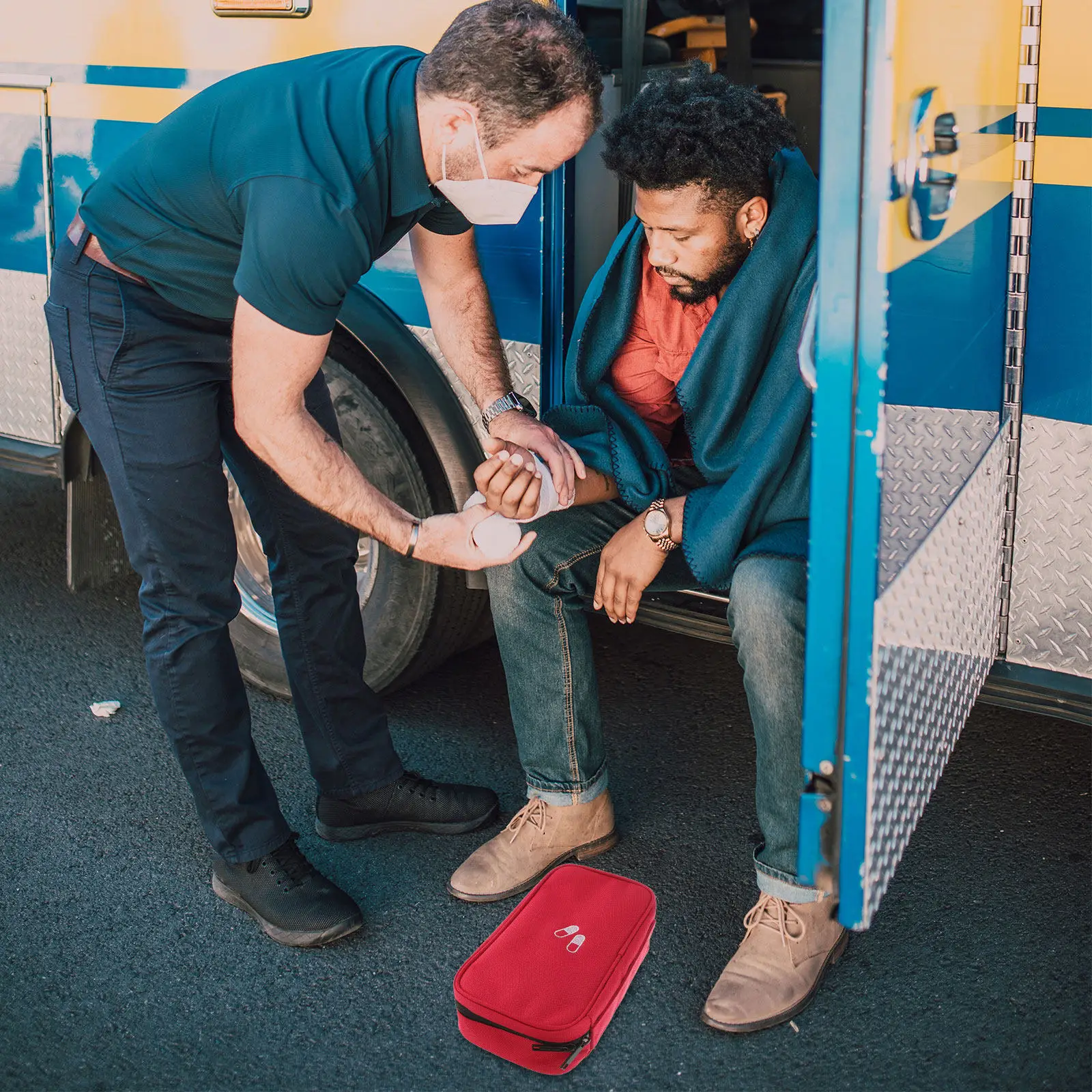 Portable First Aid Kit Compact Emergency Response Trauma Bag Oxford Wear Resistant Design for Workplace School Kitchen Sports