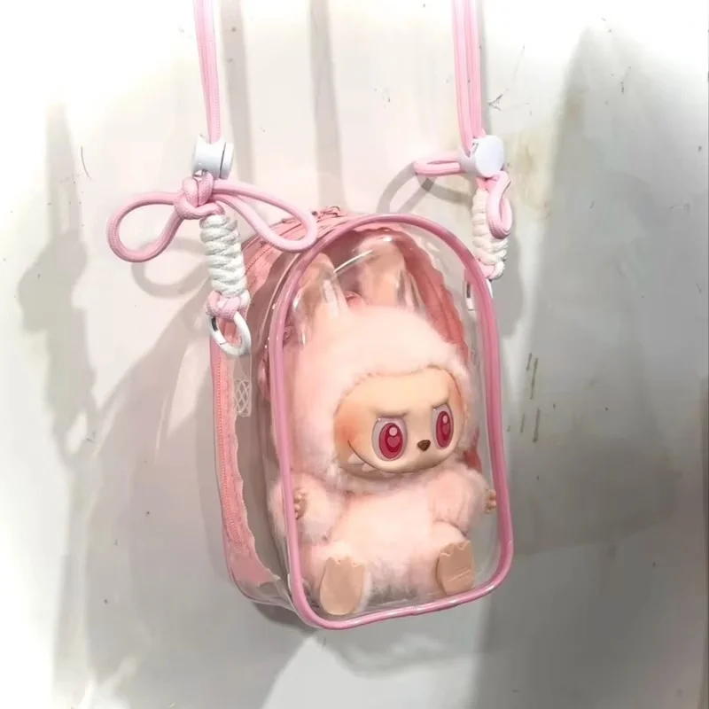 Boneca de algodão crossbody saco protetor 15cm labubu pvc armazenamento à prova de poeira caso de exibição festa posição sentada bonito brinquedo acessório