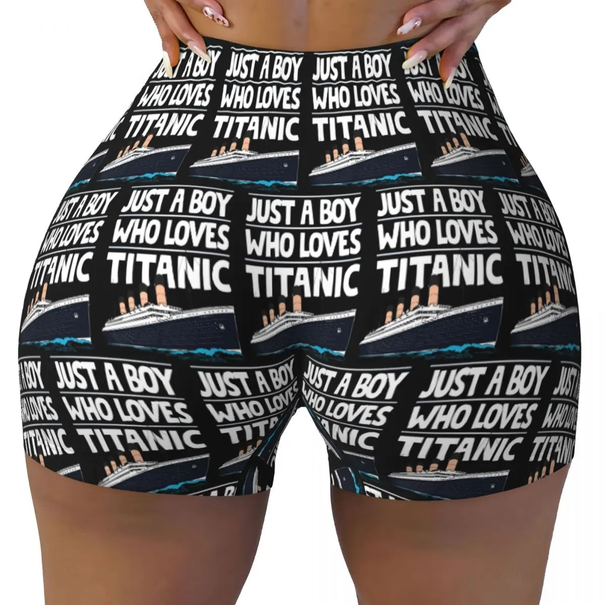 Benutzerdefinierte Just A Boy Who Loves Titanic Titanic Schiff Geschenk für Jungen Kinder Yoga Shorts Frauen Laufen Sportlich Volleyball Biker Shorts