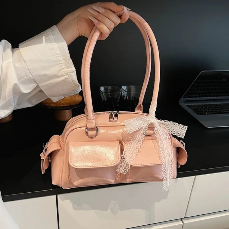 

Women's Hand Bags Crafted From Sturdy Leather Boasting Paris Style And Famous Vintage Neat Look ​