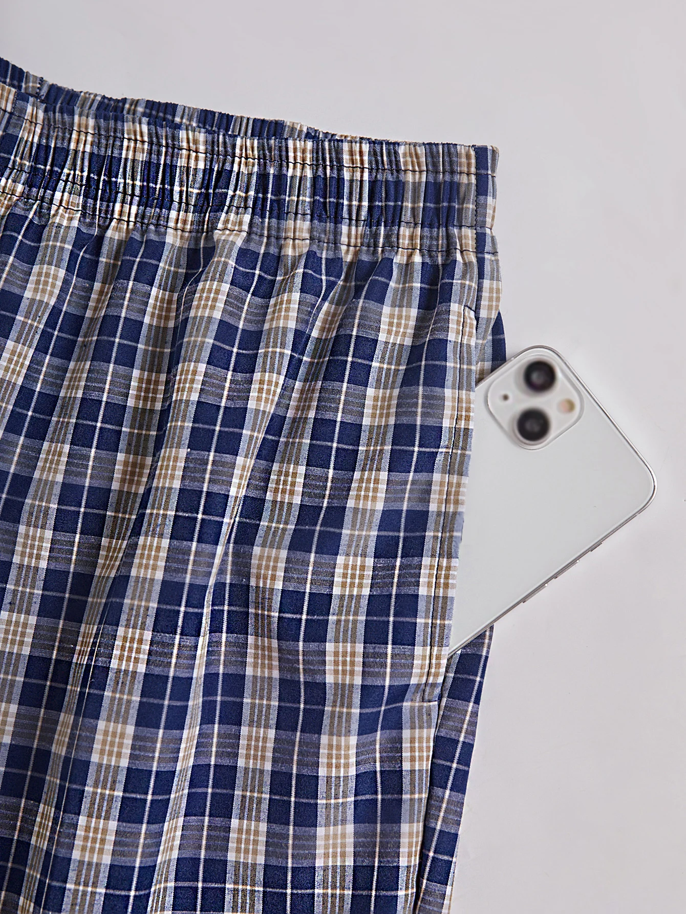 1Pcs Random Men's Classic Checkered Flat Corner Shorts Elastic Comfortable Breathable Loose Bulky Home Sleepers Beach Shorts