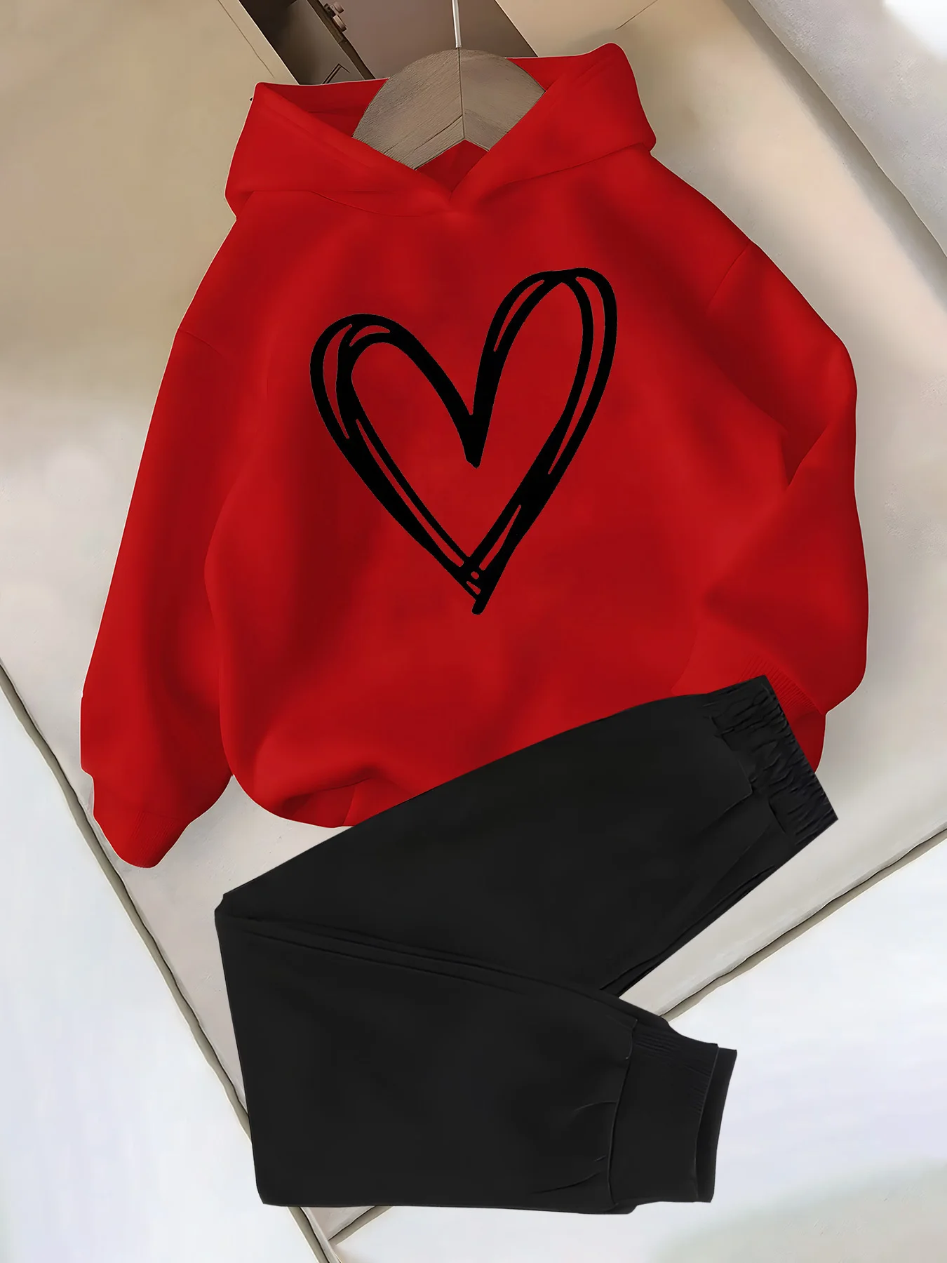 Girls' Stylish Printed 2-Piece Set (Autumn/Winter): Comfortable Long-Sleeve Hooded Sweatshirt & Solid-Color Sweatpants