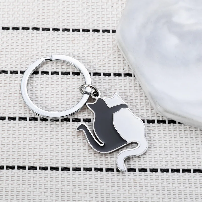 New Black and White Cat Couple Keychain Heart Key Ring Silver Color Lovers Love Key Chain Souvenirs Valentine's Day Gift