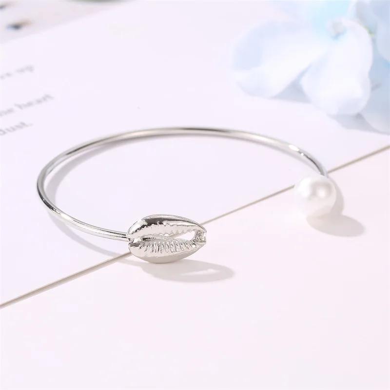 Braccialetto a forma di conchiglia Bling per le donne Trend elegante geometria in metallo pesante braccialetto di perle regolabile accessori per gioielli a mano regalo