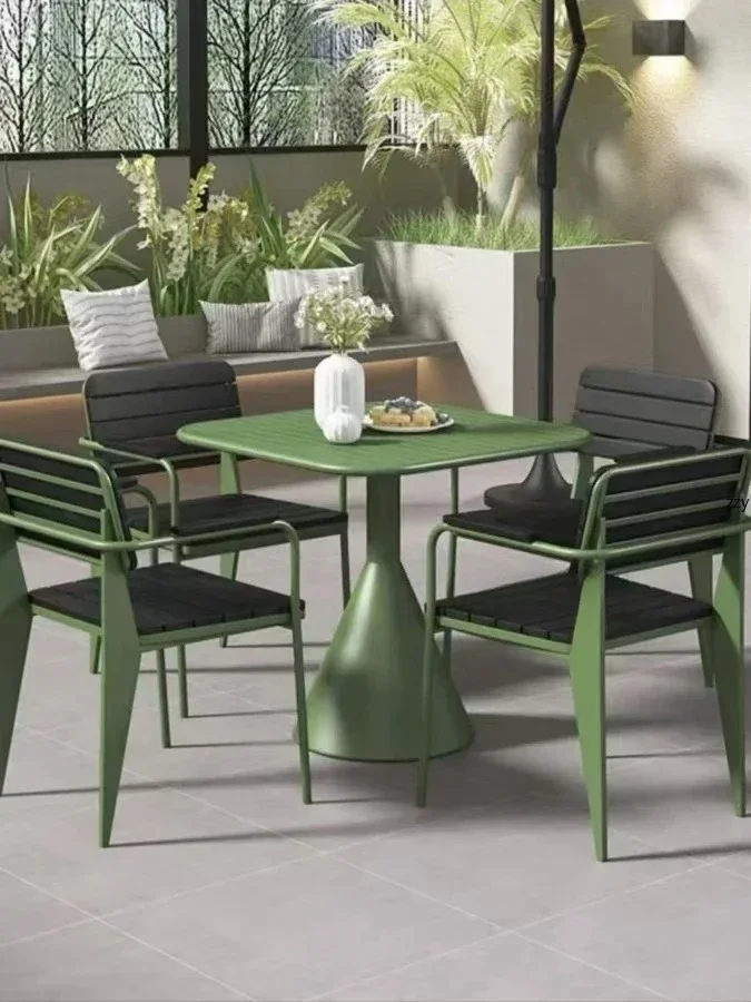 

Tables et chaises d'extérieur en fer forgé, design simple et décontracté, pour café, thé au lait