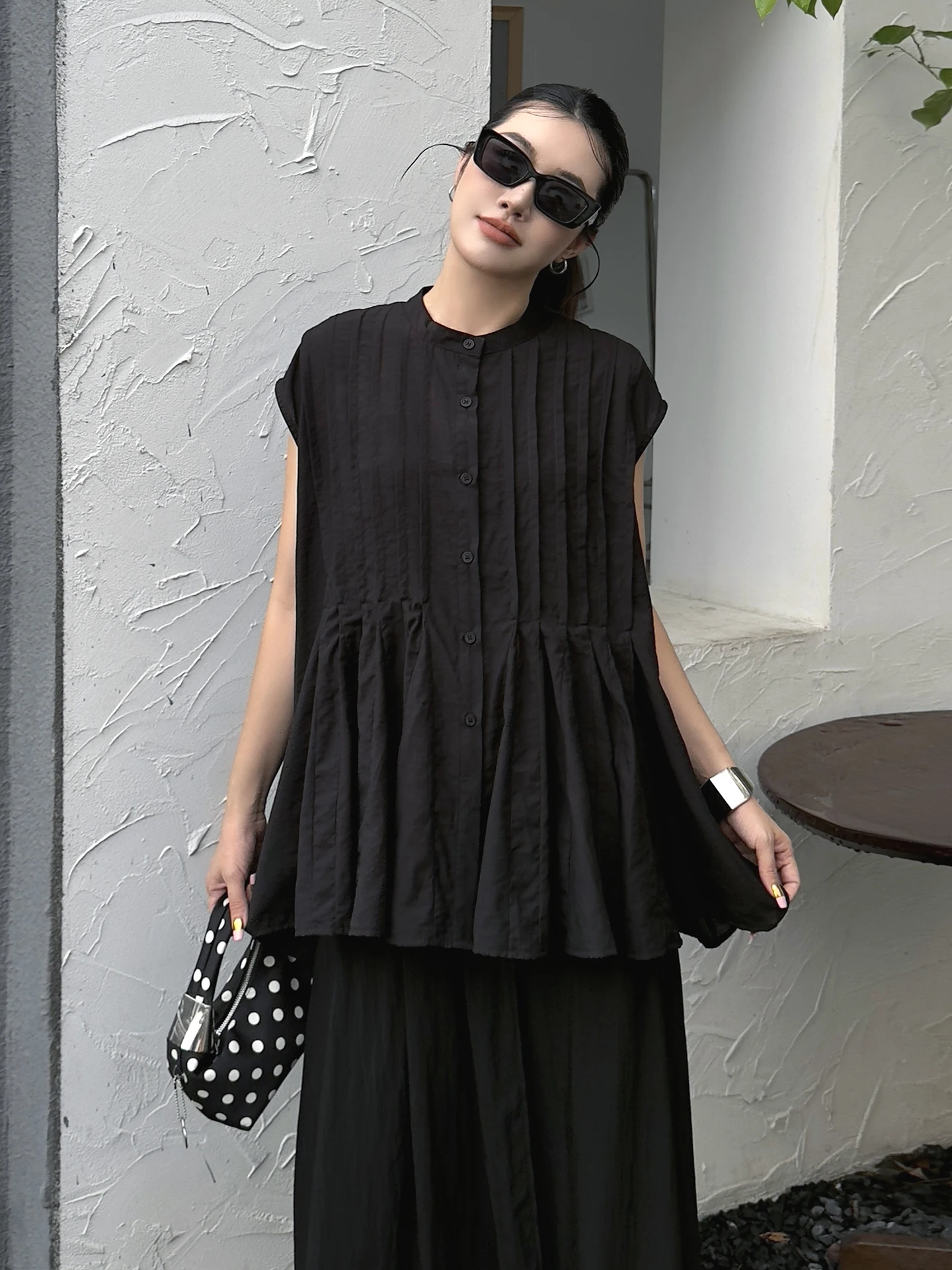 

Hong Kong Style Loose Fit Black Sleeveless Shirt Women's Summer Slimming Pressed Pleat Design Casual Fashion Top