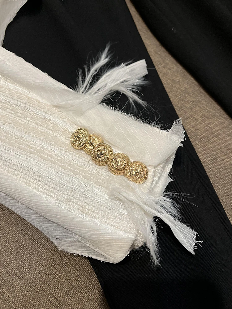 เสื้อคลุมผู้หญิงสไตล์เกาหลี แรงบันดาลใจจากละครเกาหลี แต่งพู่ห้อย ทรงเข้ารูป เหมาะสำหรับใส่เดินทาง แขนยาว