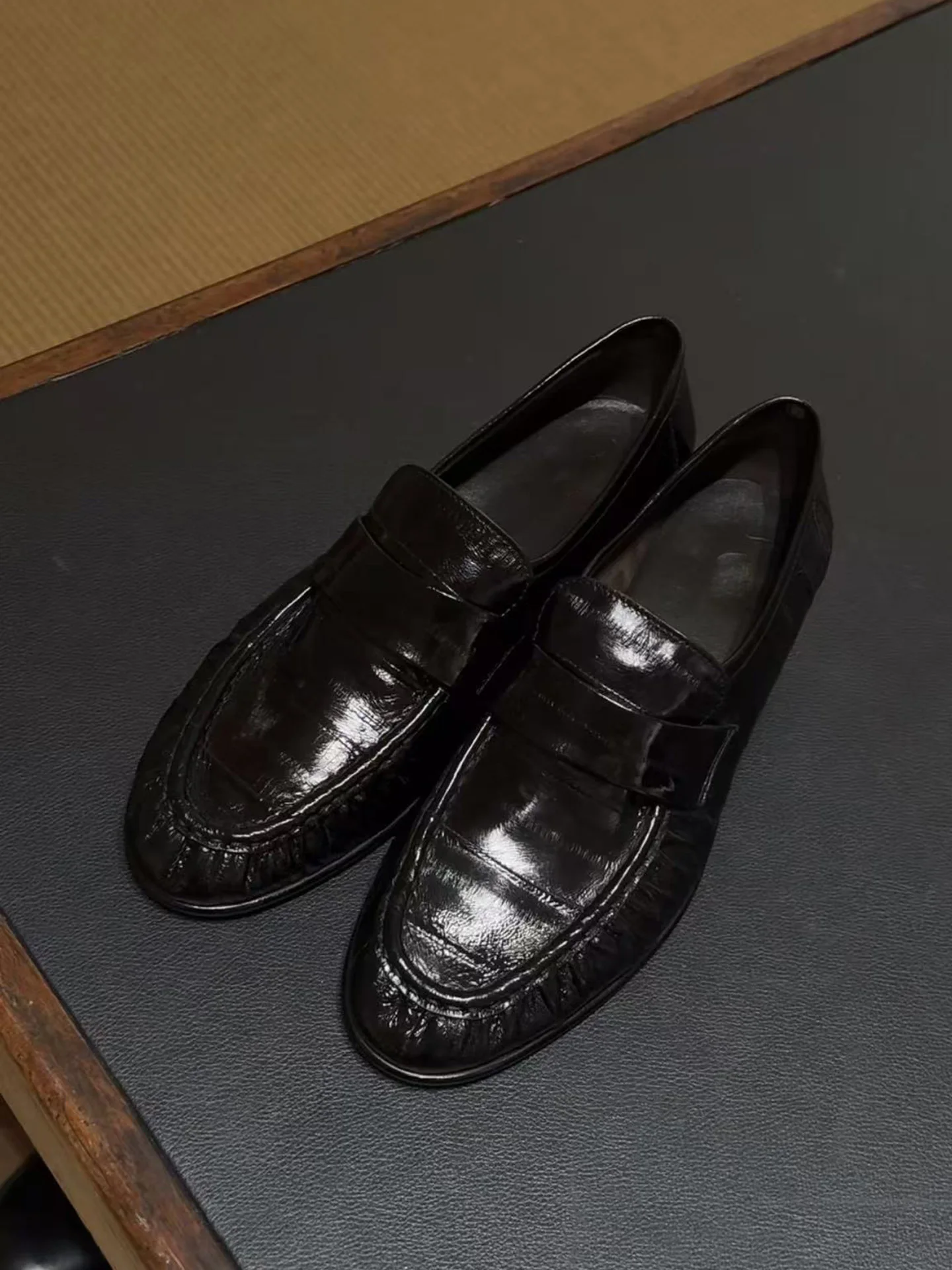 mocasines-de-mujer-estilo-coreano-con-patron-de-anguila-negra-primavera-2026-zapatos-de-cuero-retro-con-punta-redonda-plega