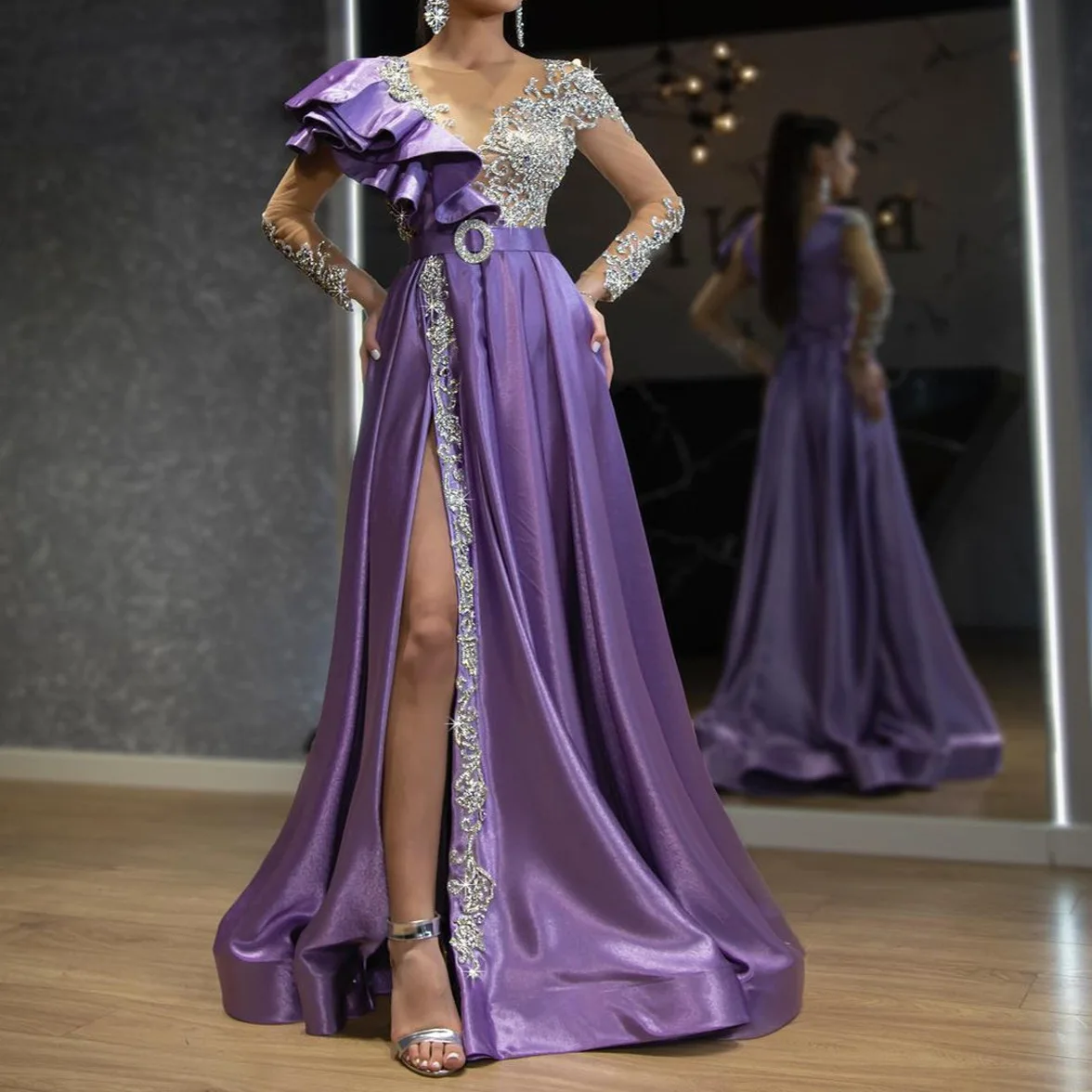Frühlings-Neuheit: Damen-Abendkleid aus Satin mit Gold-Pailletten in Lila